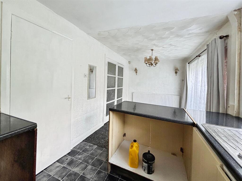 Clayfield Drive, Bradford, BD7 4JA photo 5