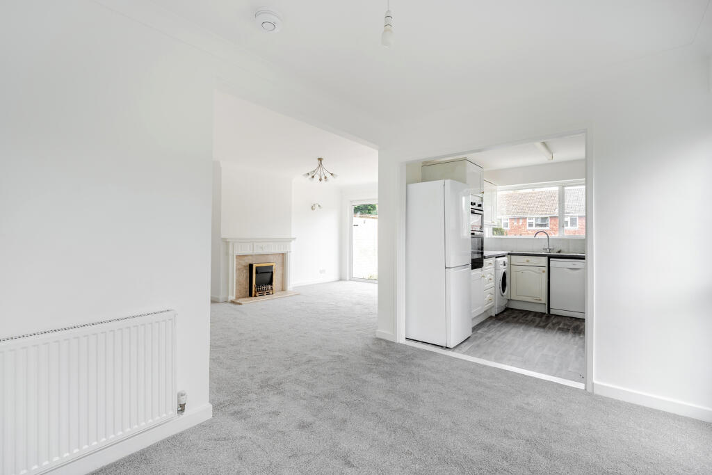 Leatherhead, Surrey, KT22 photo 2