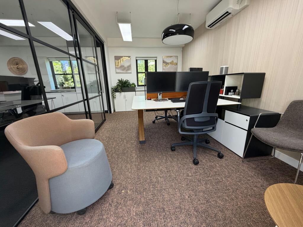 Master Office 002.jpg