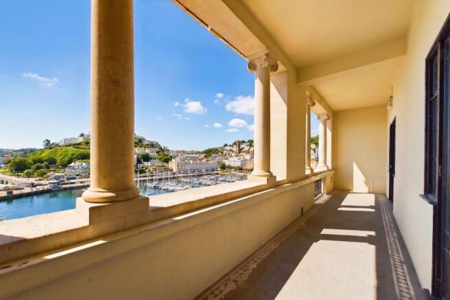 Panoramic Marina Outlook