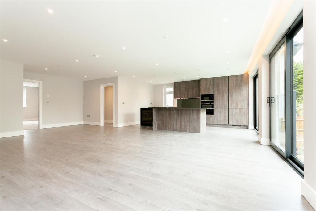 Apartment in Bromley - View 4