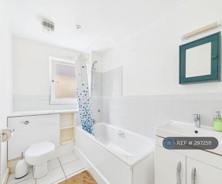 Apartment in Watford - View 5