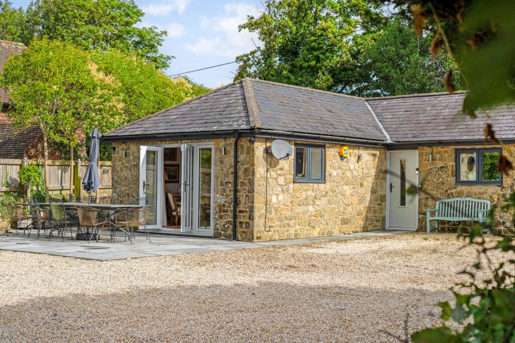 Tillington, Petworth, West Sussex, GU28 photo 2
