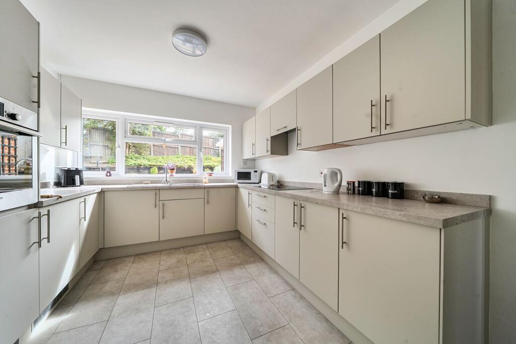 House in Shillington, Central Bedfordshire - More
