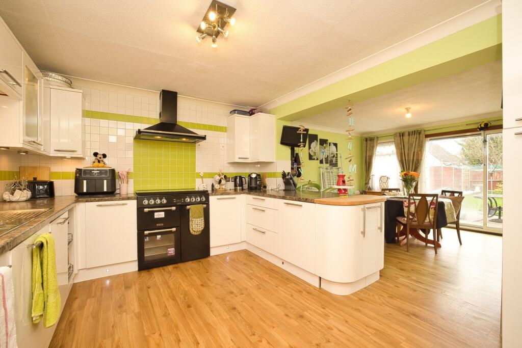Delacourt Close, Cliffsend, Ramsgate, Kent, CT12 photo 3