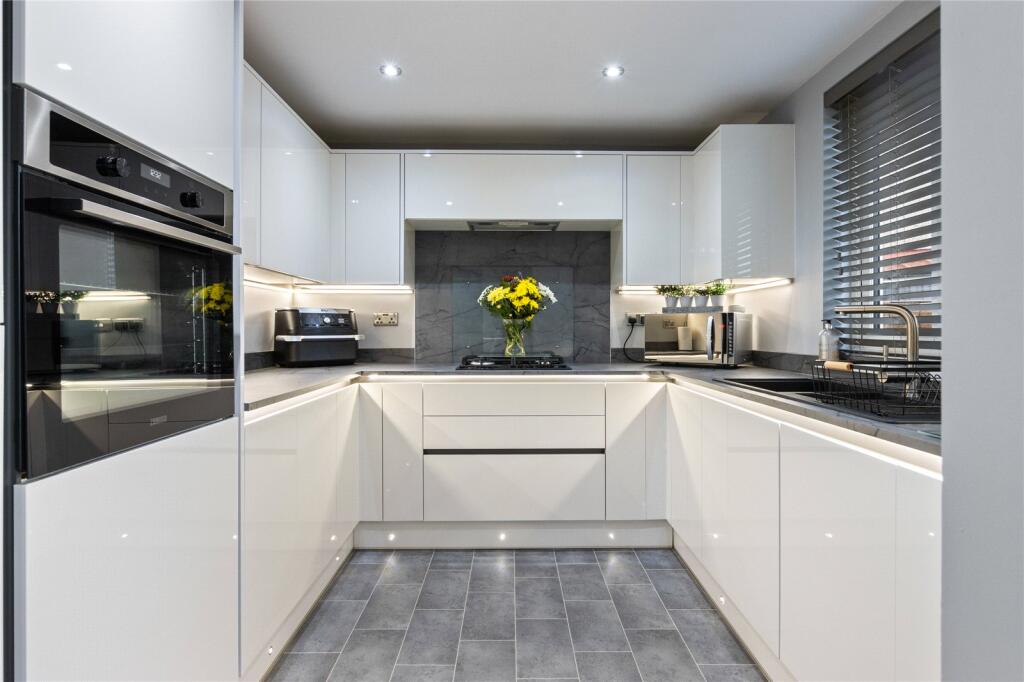 Main image of property: Annes Crescent, Scunthorpe, North Lincolnshire, DN16