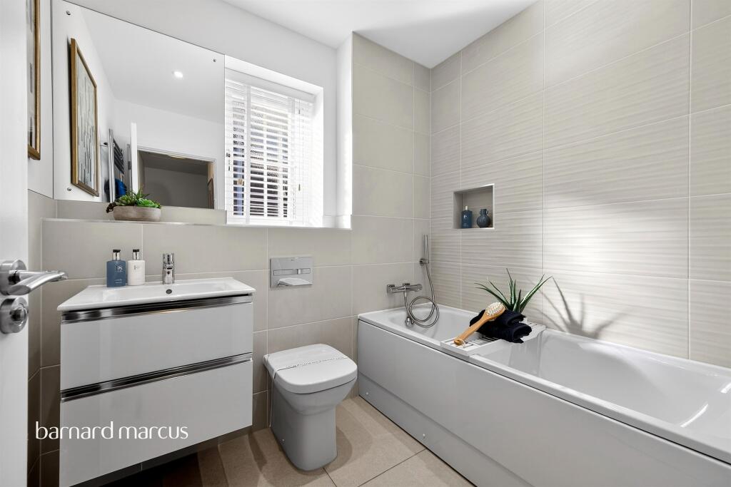 Apartment in Reigate and Banstead, Horley - View 5
