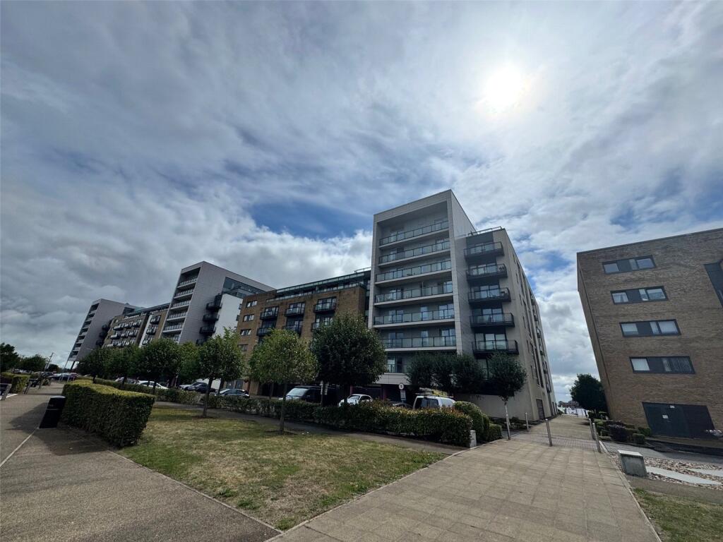 Main image of property: 16 Caldey Island House, Prospect Place, Cardiff Bay, Cardiff, CF11