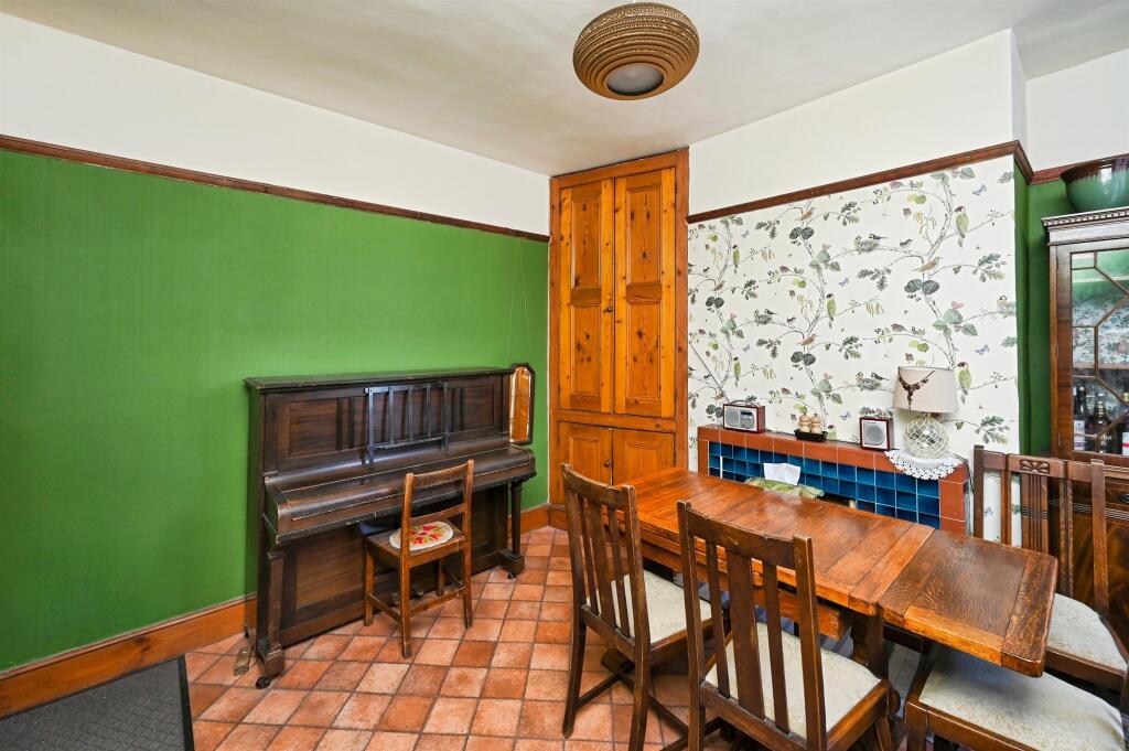 House in Nottingham, Nottinghamshire - More