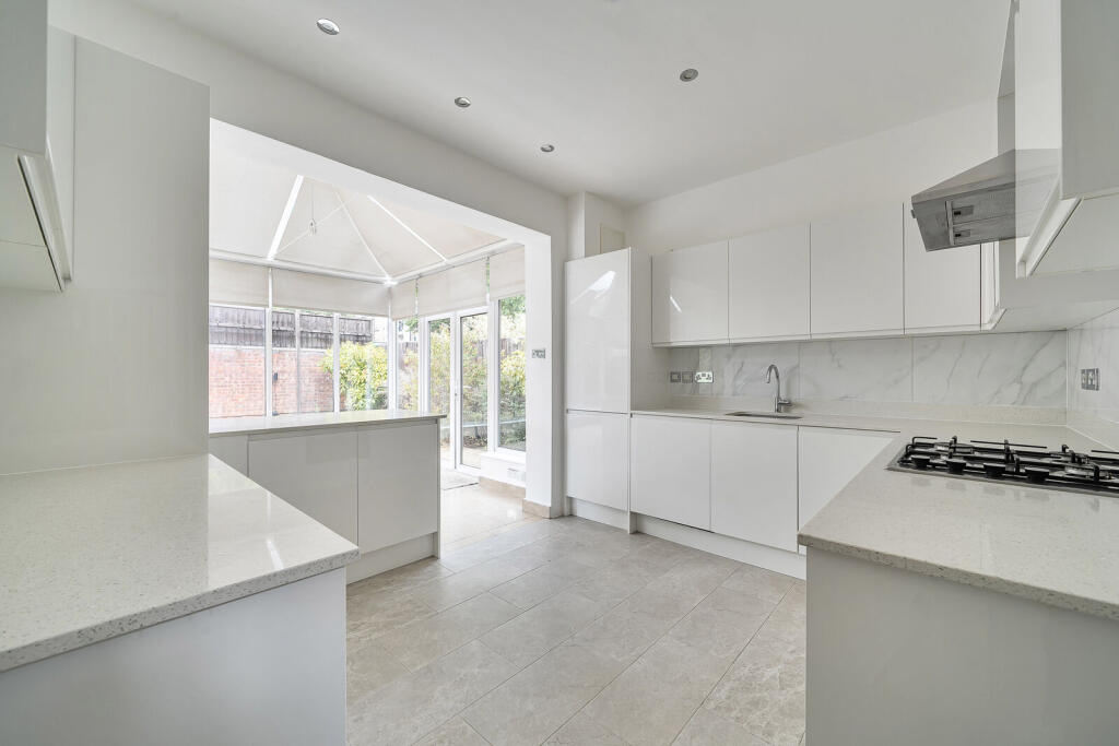 House, 220 m²