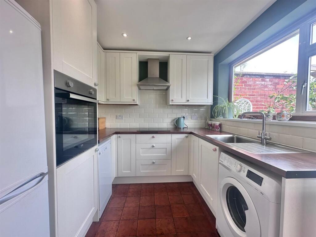 Milton Drive, Wistaston, Cheshire photo 4