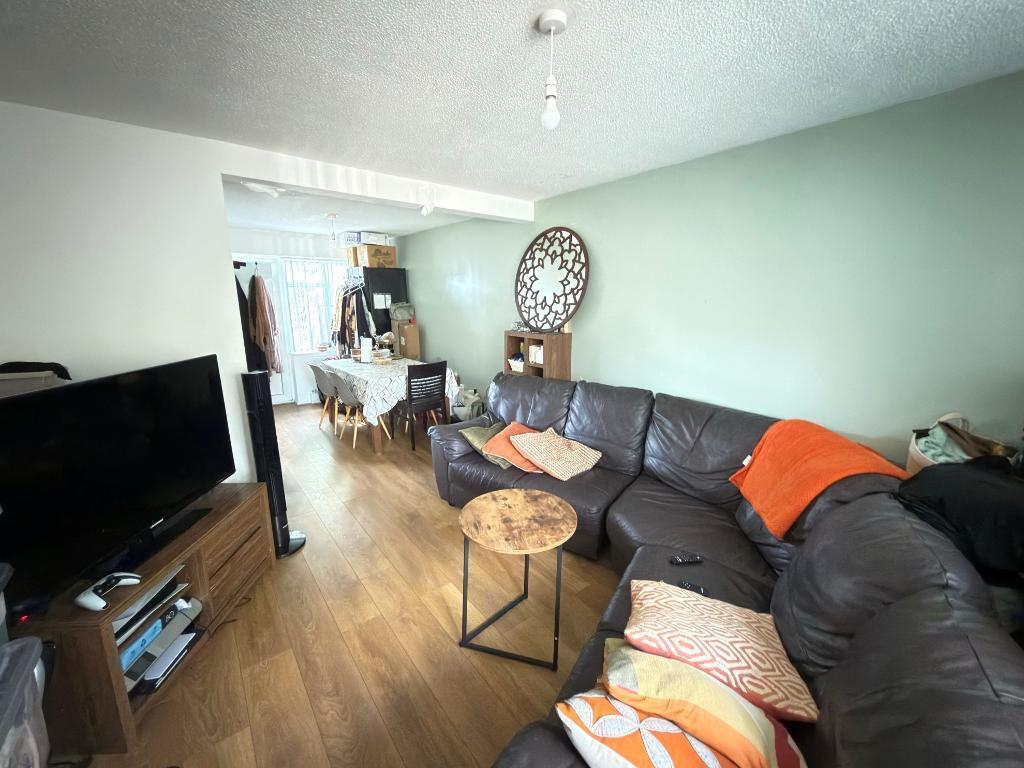 House in Luton - View 3