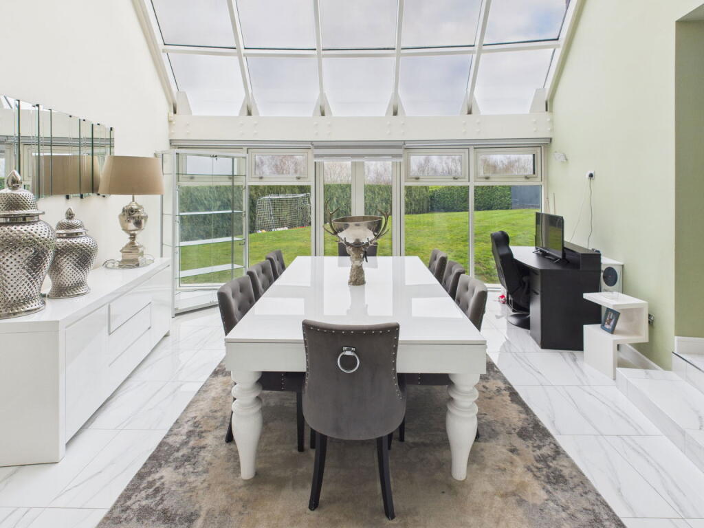 Freshwater Drive, Weston, Crewe, CW2 5GR Offers Over £900,000 photo 4