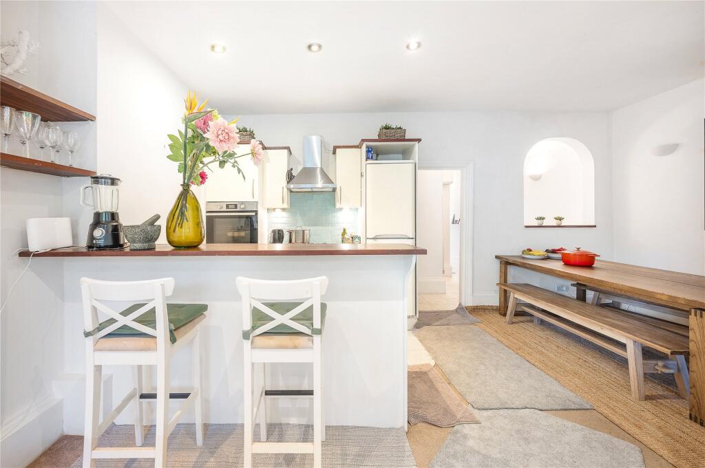 Apartment in London, Lot's Village, Brompton - View 2