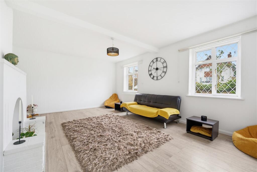 House in Slough - View 4