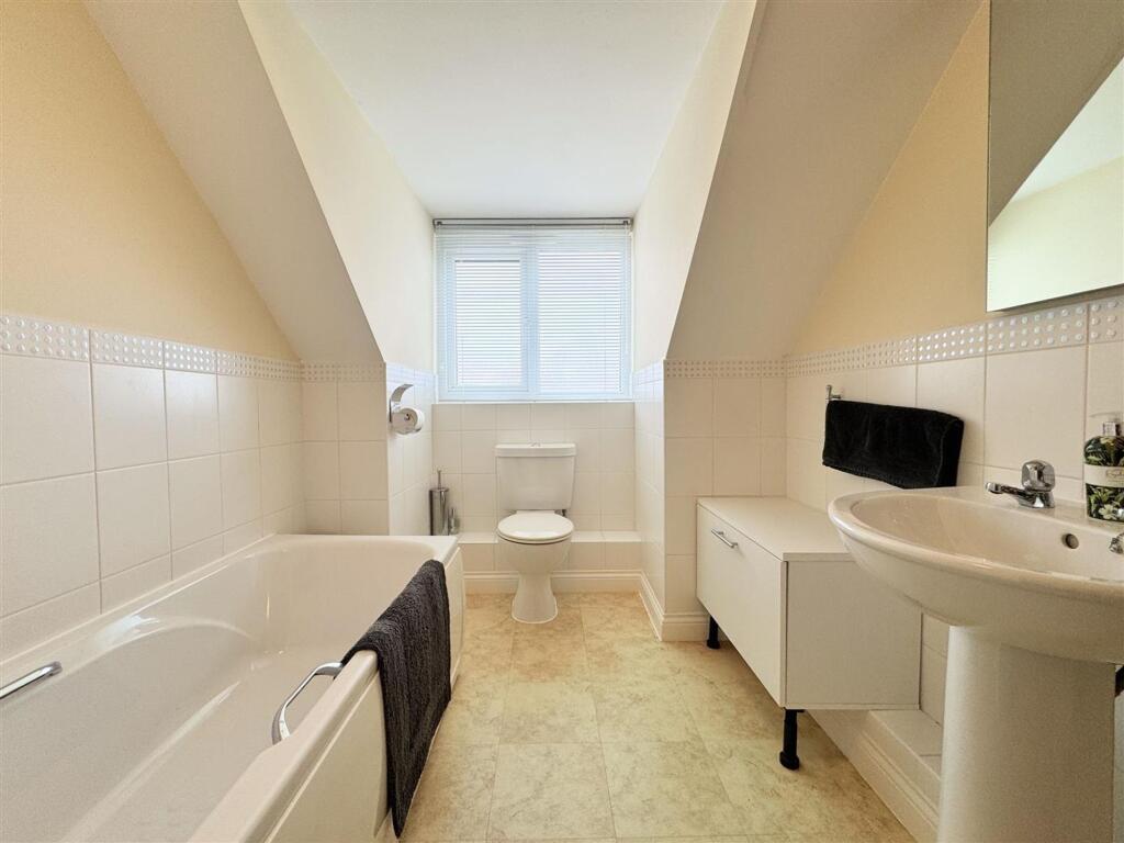 Apartment in Truro - View 5