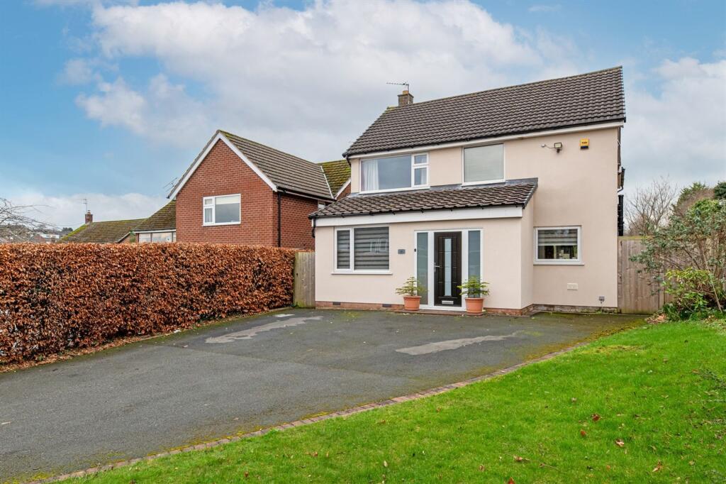 4-bed detached on Langdale Way, Frodsham, WA6, £465,000