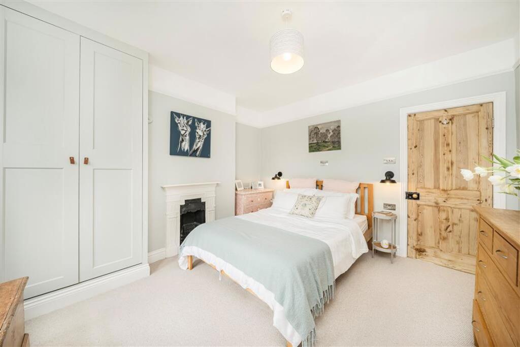 House in London - View 5