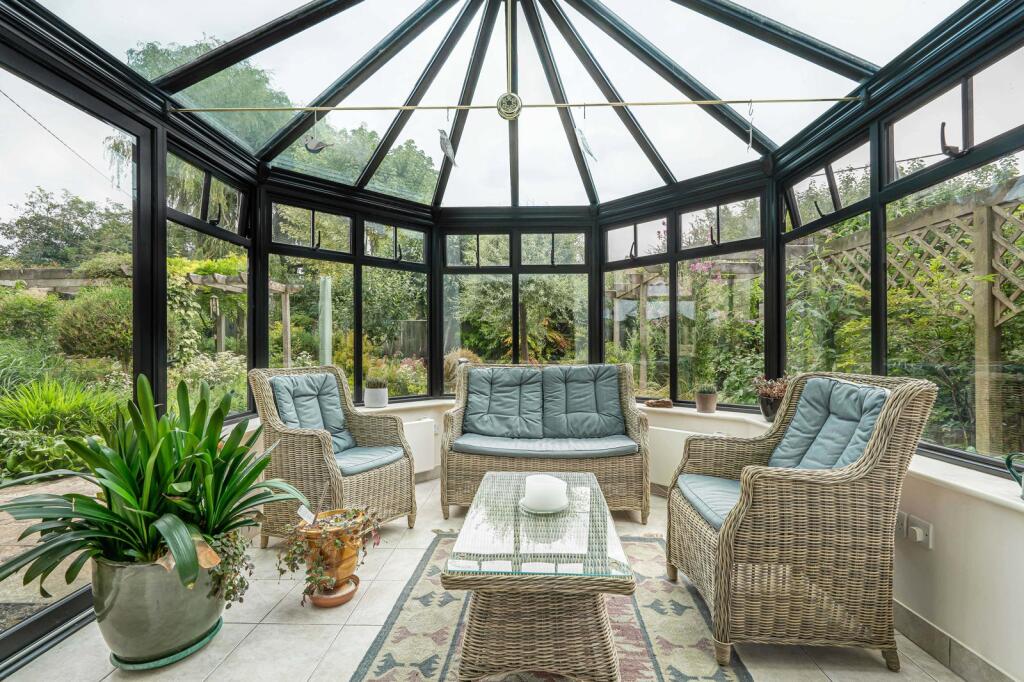 House in Gloucester - View 4