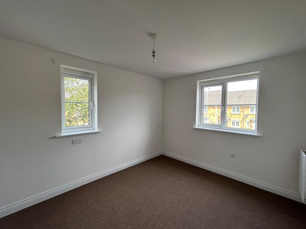 Apartment in Newport - More