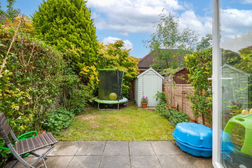 House in Reigate and Banstead, Earlswood - View 2
