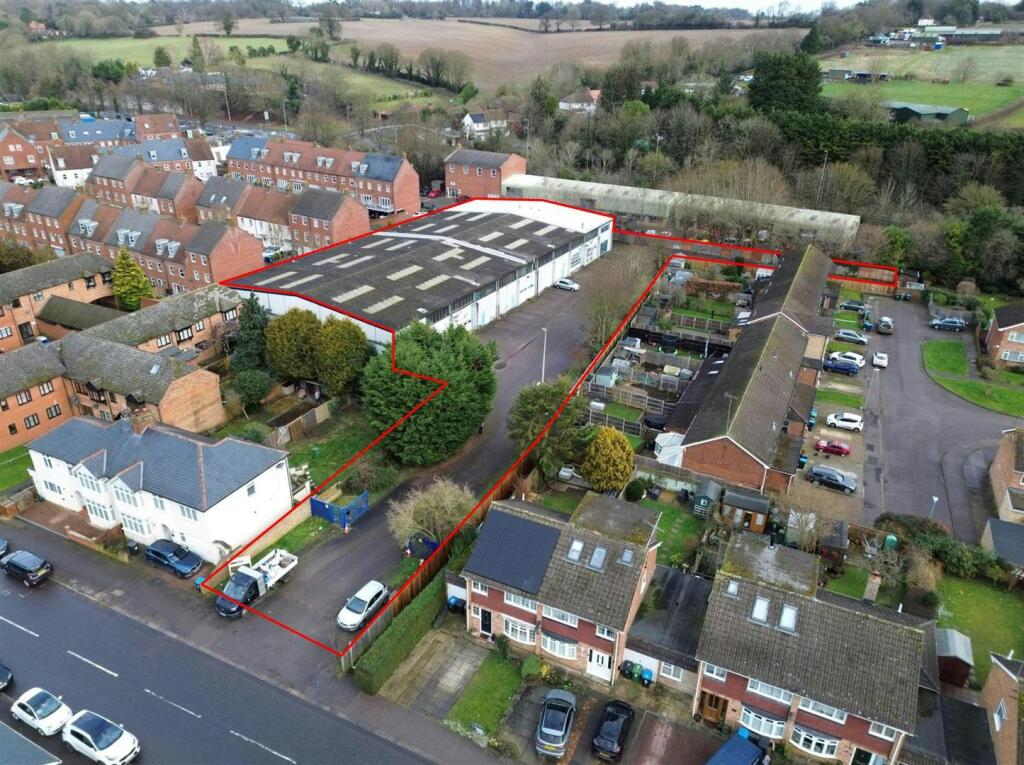 Main image of property: 3 London Road, Markyate, AL3 8JL