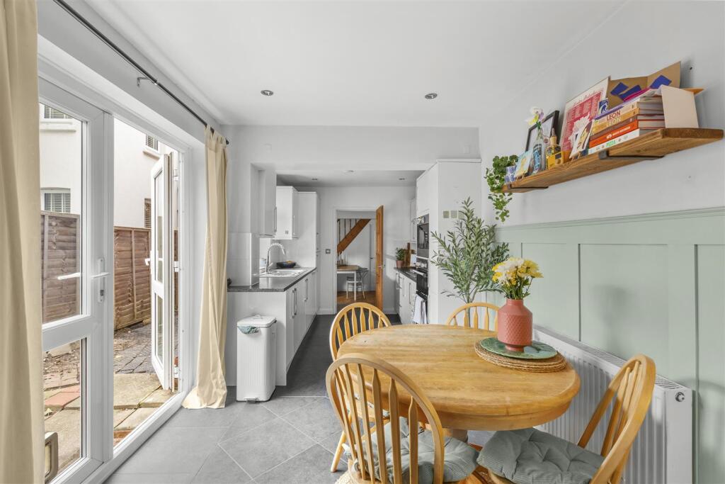House in Hemel Hempstead - More