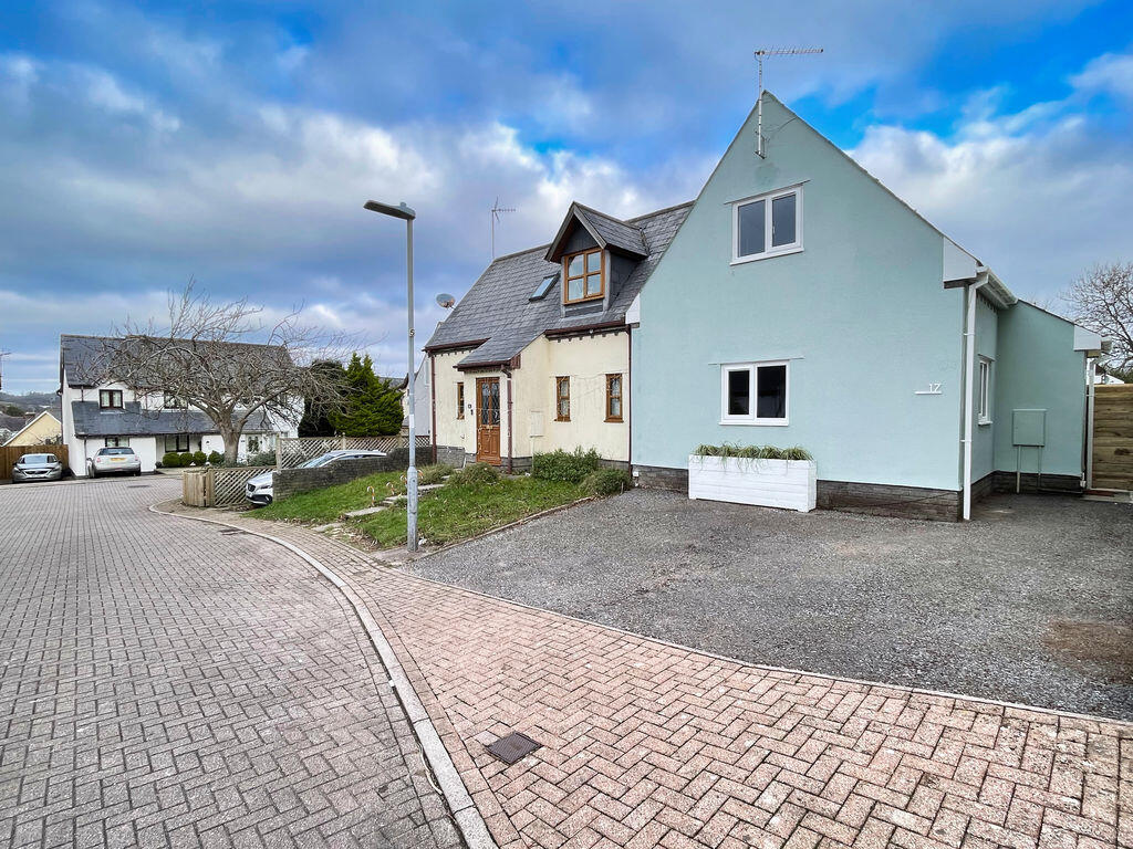 Main image of property: 17 Primrose Close, Cowbridge, The Vale of Glamorgan CF71 7DZ