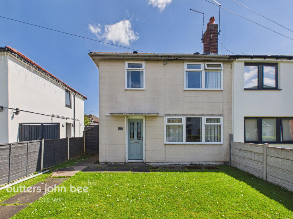 3-bed semi-detached on Woodford Close, Crewe, £130,000