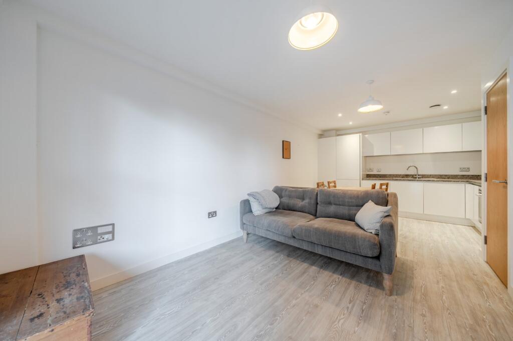 Apartment in Salford, Greater Manchester - View 4