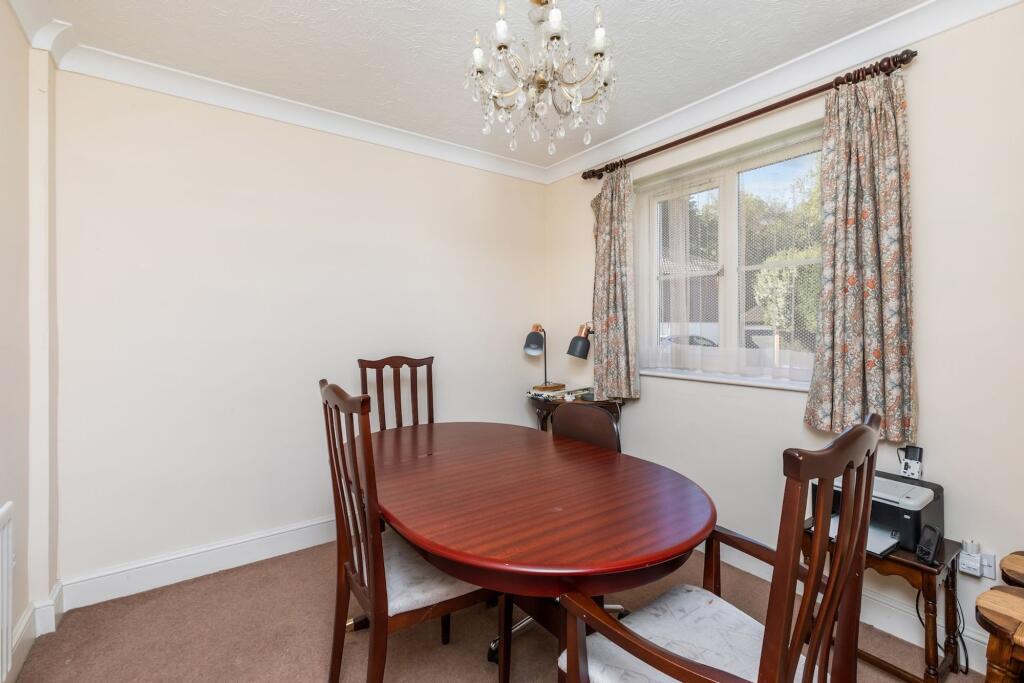 Edinburgh Close, Southwater, RH13 photo 4