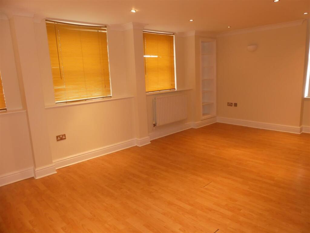 House in Southampton - View 2