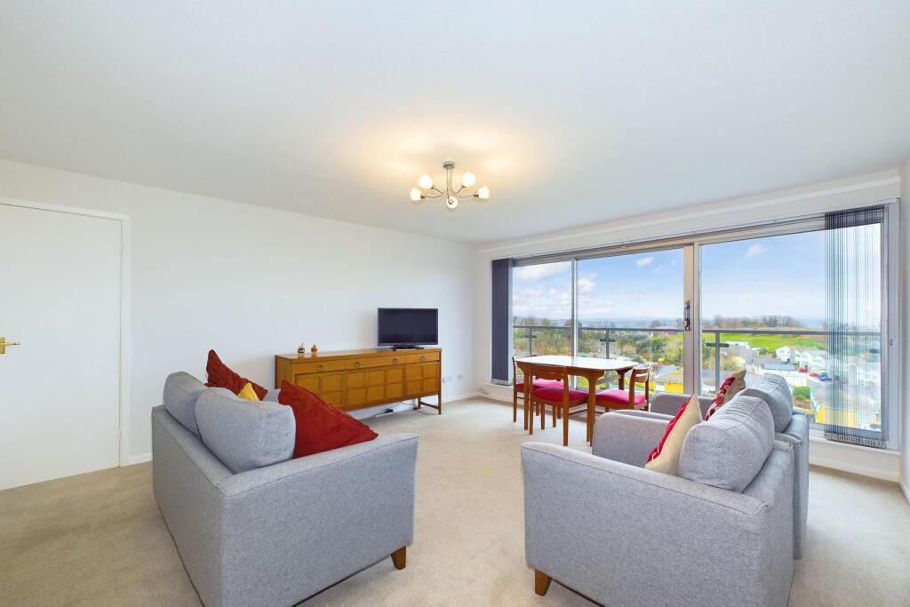 Apartment in Torquay, Torbay - View 2
