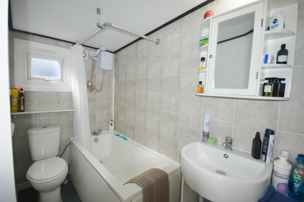 House in Kingston upon Thames - More