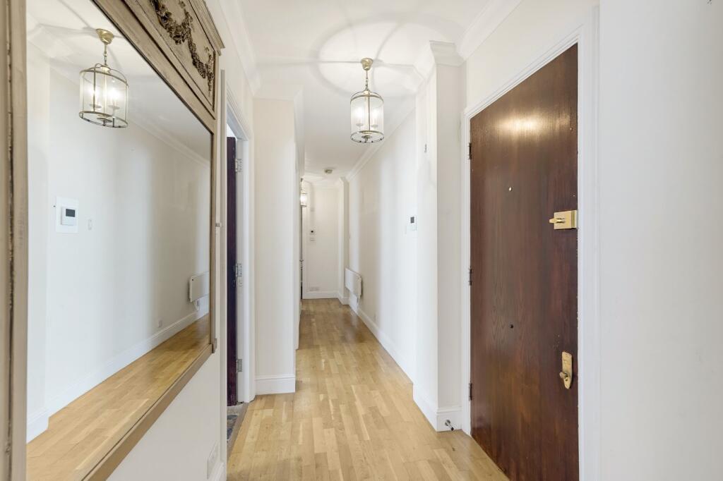 Apartment in London, City of Westminster - View 3