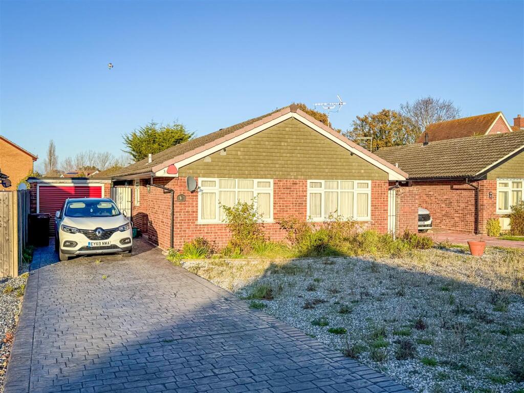 3-bed detached on Woolner Road, Clacton-On-Sea, Essex, £315,000