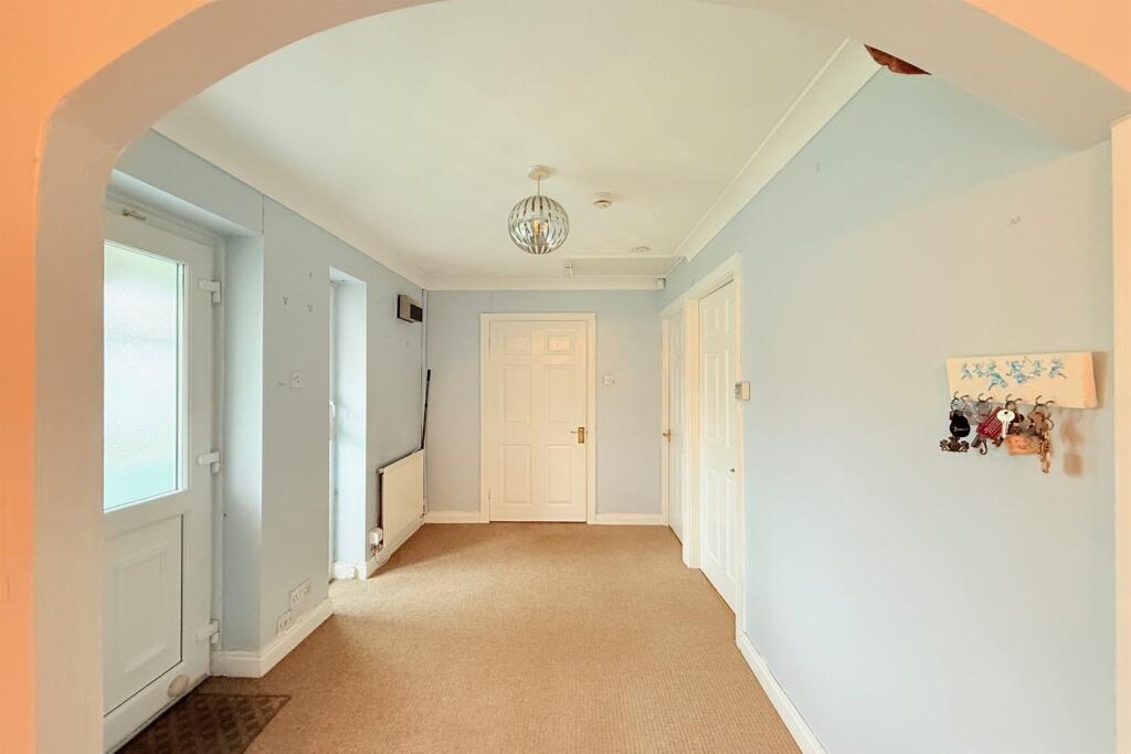 Tasman Close, Old Hall, Warrington, WA5  8QN photo 4