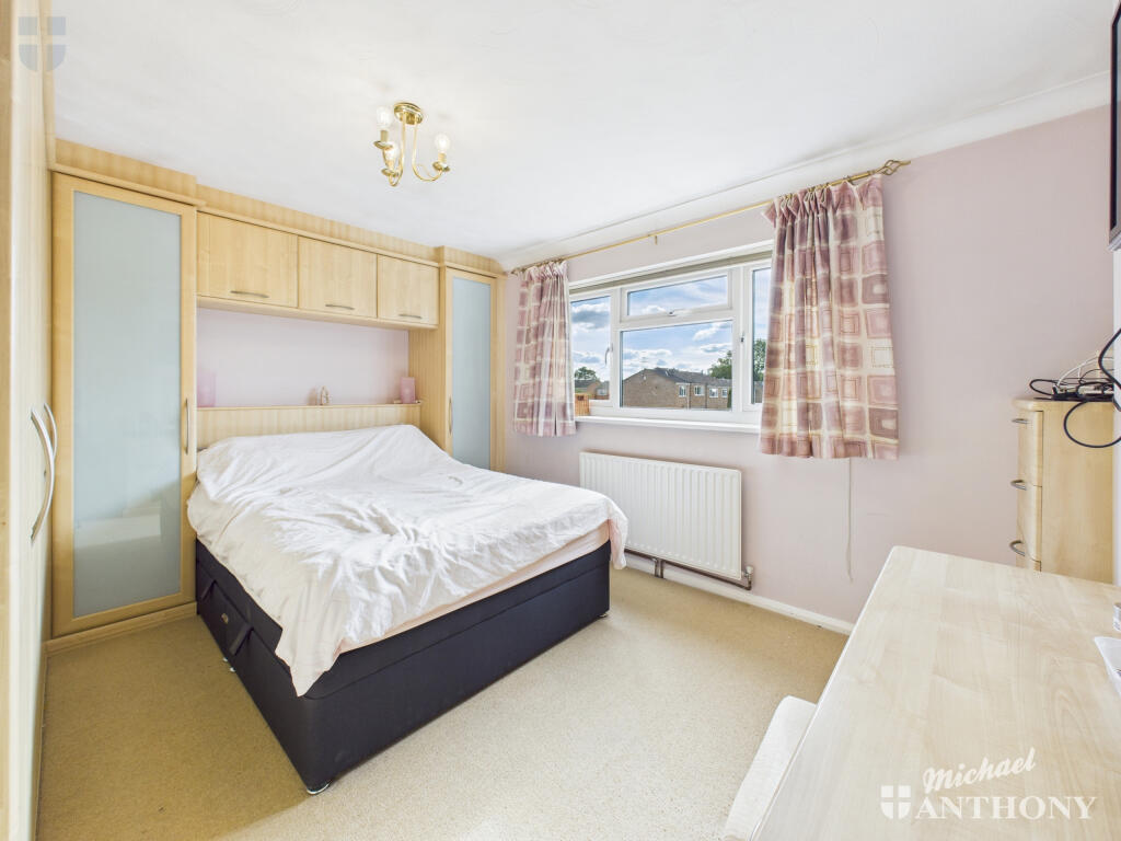 Charmfield Road, Aylesbury - View 5