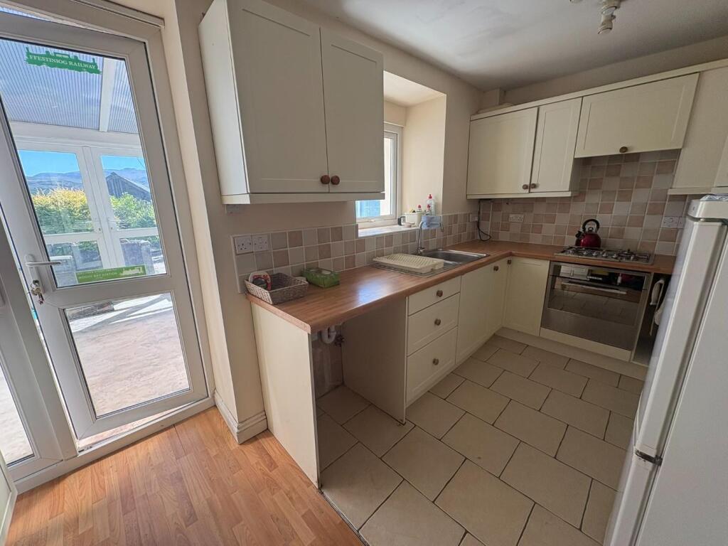 Penrhyndeudraeth photo 4