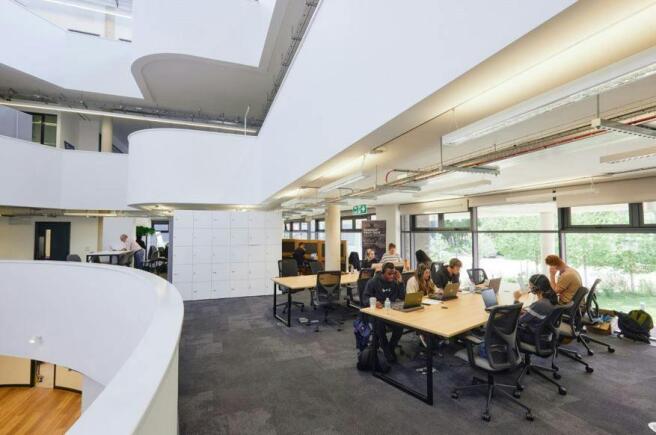 11 iCentrum  Hot Desking1.jpg