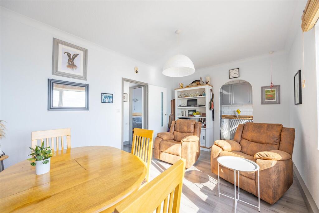 HOLLAND ROAD, Westcliff-On-Sea photo 4