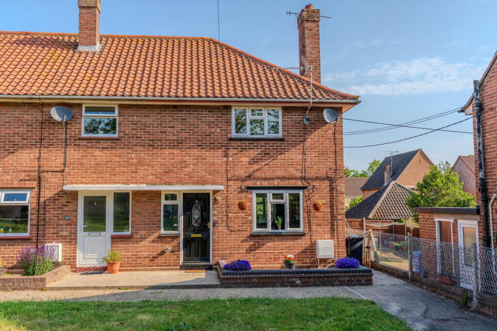 Main image of property: Black Boy Meadow,Beccles,NR34 9UQ