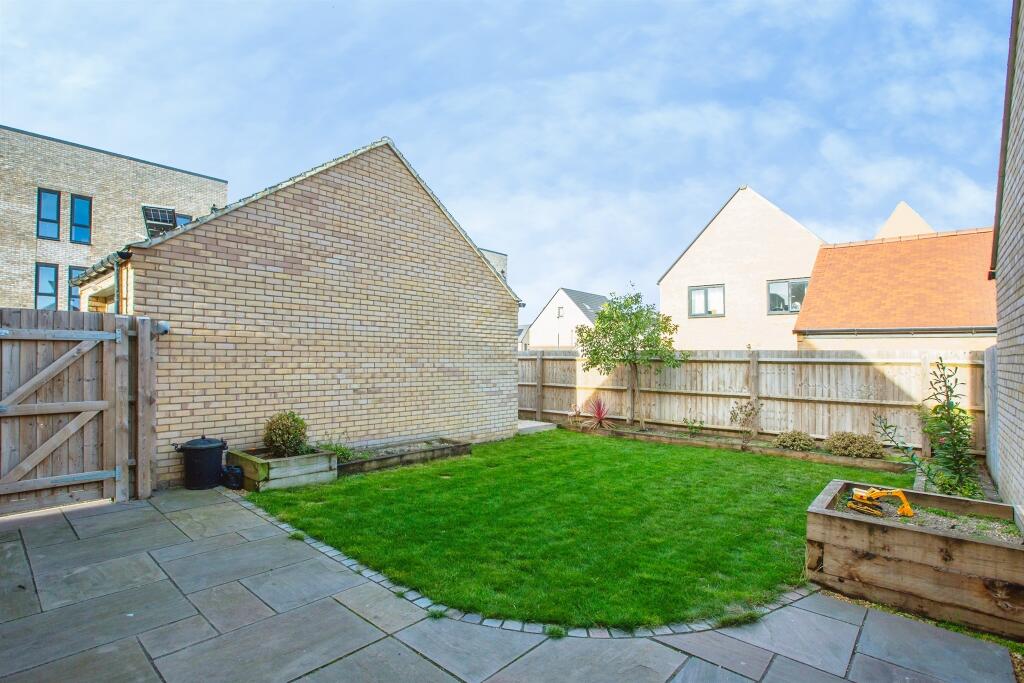 Sheepfold Lane, Cambourne, Cambridge photo 4