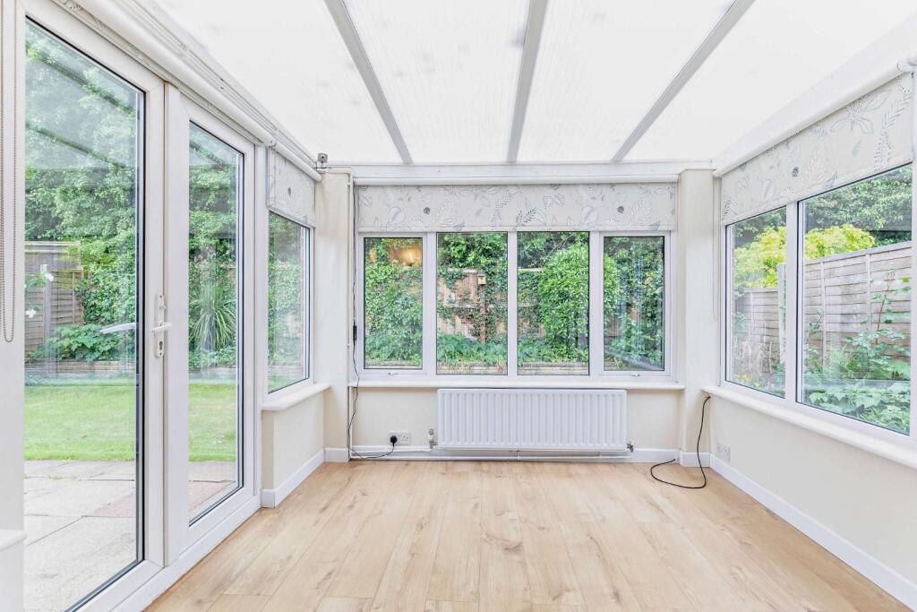House in Woking, Goldsworth Park, Knaphill - View 2