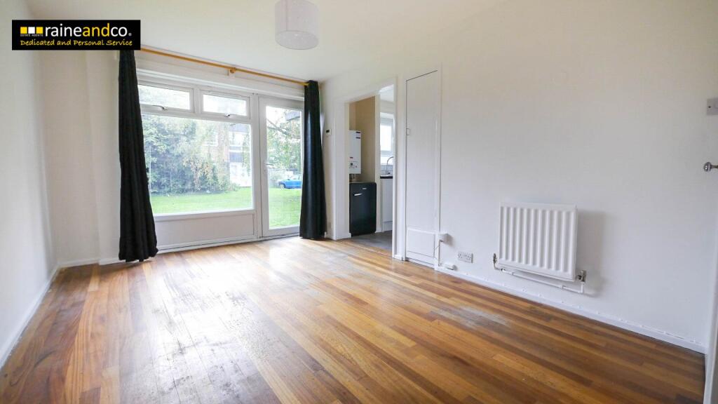 Apartment in Hatfield, Roe Green - View 2