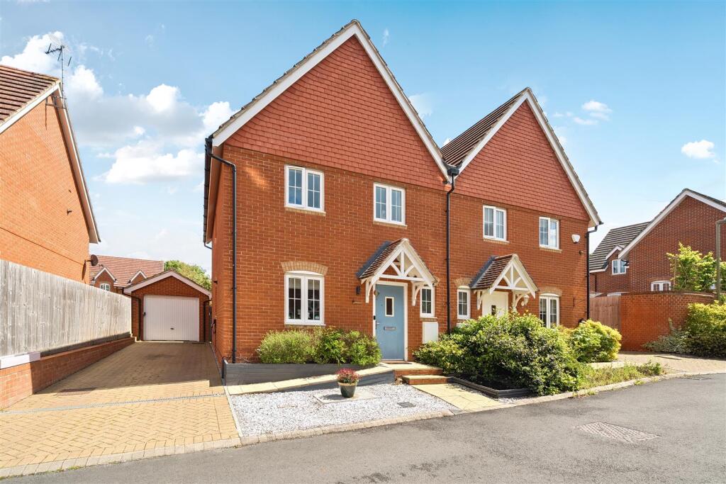 Main image of property: Roach Bank, Wantage, Oxfordshire OX12