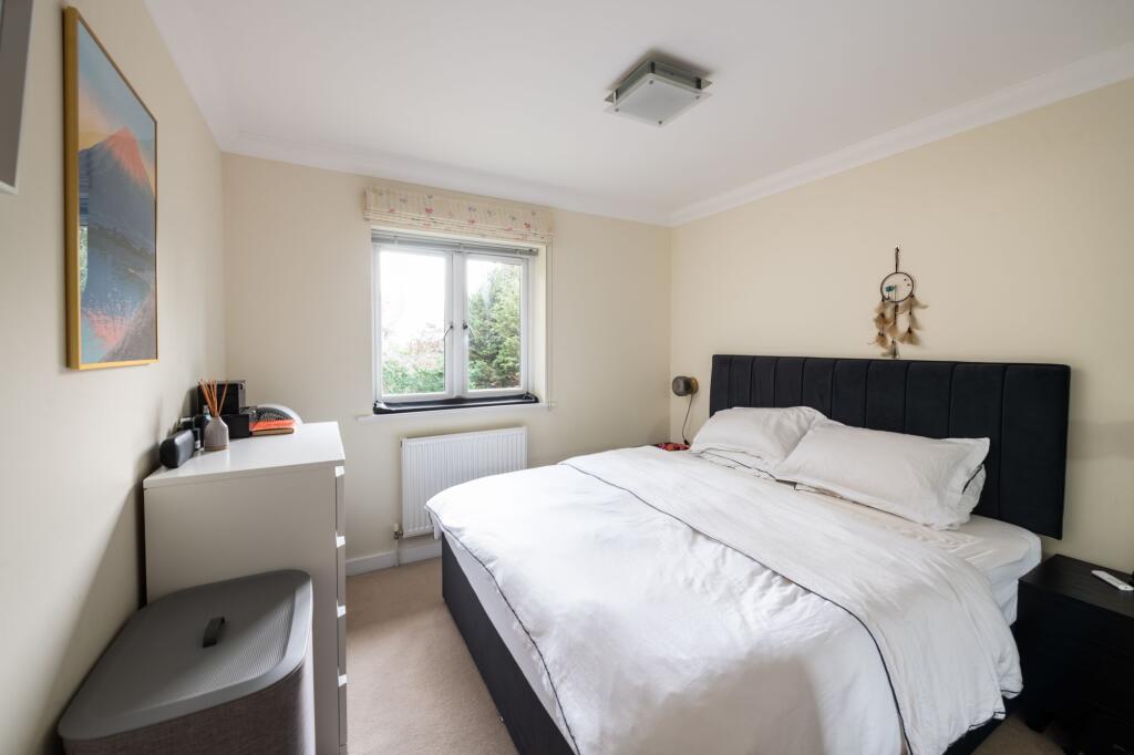 Apartment in Redhill - More