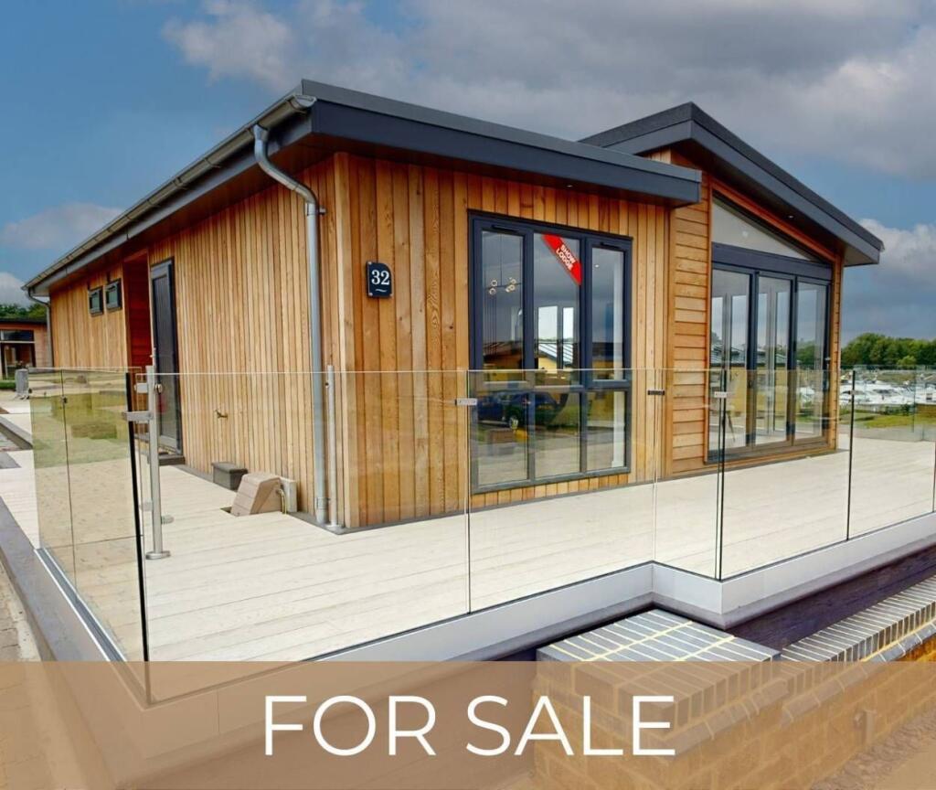2-bed caravan on Racecourse Marina & Lodges, Maidenhead Road, Windsor, SL4 5HT, £449,000