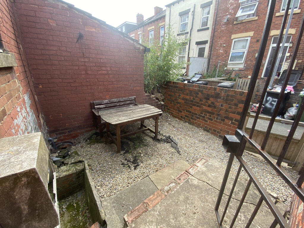 6 bedroom terraced house for rent