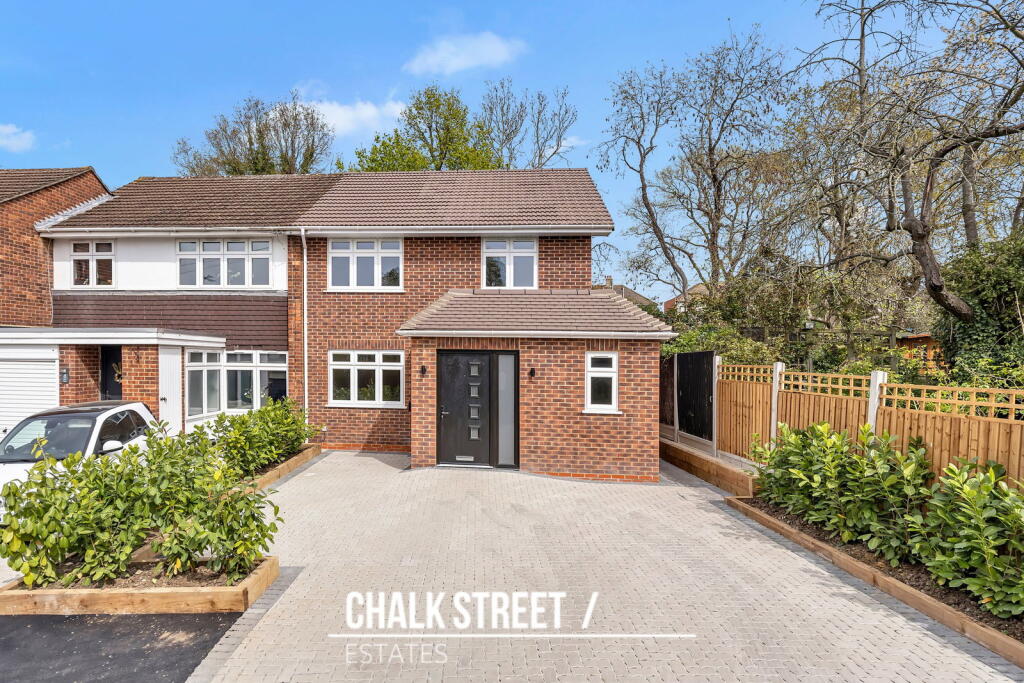 Main image of property: Wray Close, Hornchurch, RM11